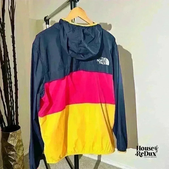 The North Face Lightweight Wind Jacket - Picture 3 of 4